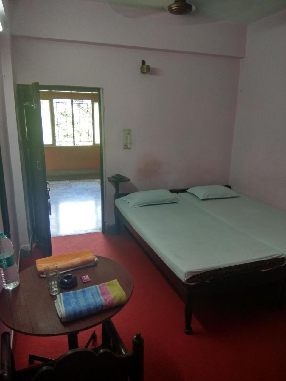 Renu Guest House Kolkata Luaran gambar