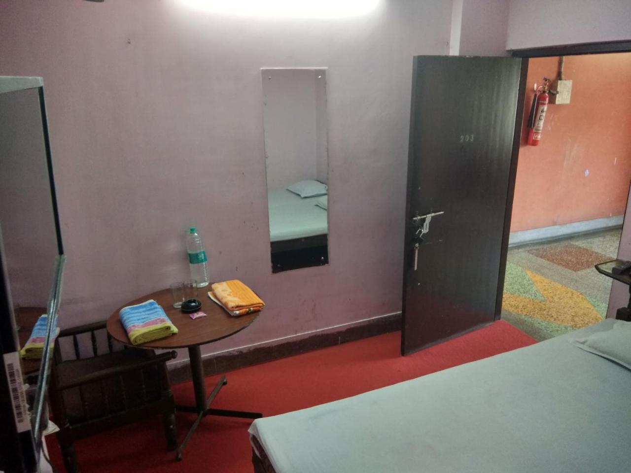 Renu Guest House Kolkata Luaran gambar