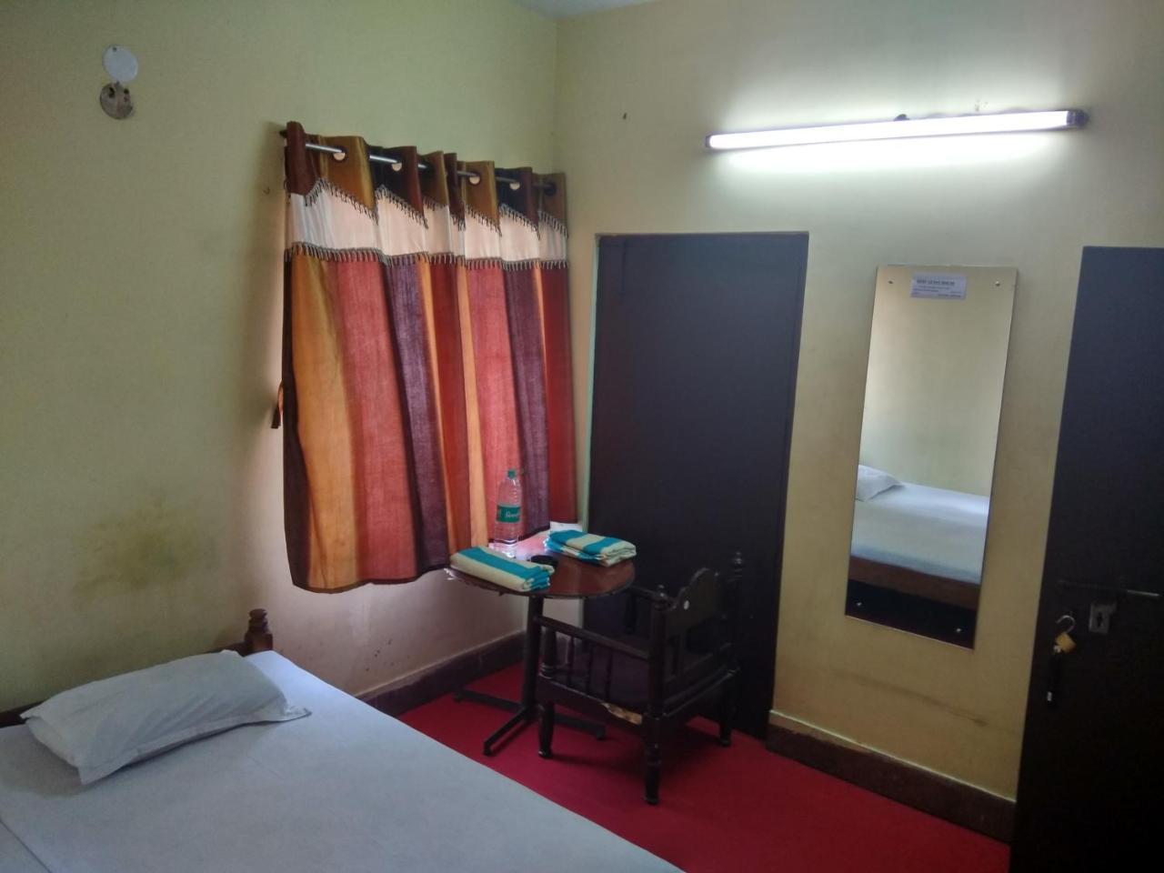 Renu Guest House Kolkata Luaran gambar